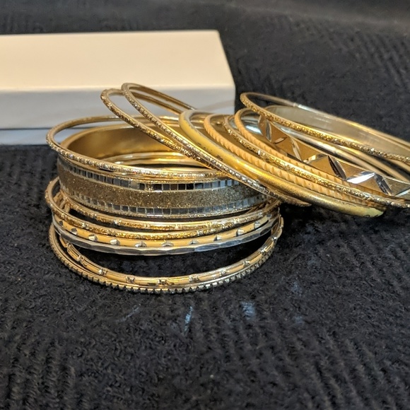 Jewelry - ✨ 5 for $25 ✨ golden bracelet / bangle set